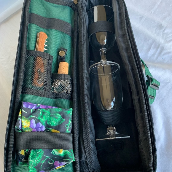 Other - Vintage Wine Tote w/accessories